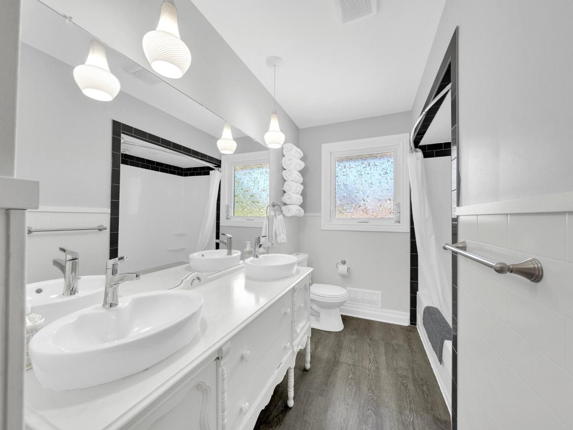 Park Bungalow #4 - Seacliff Beach Suites Leamington Dış mekan fotoğraf